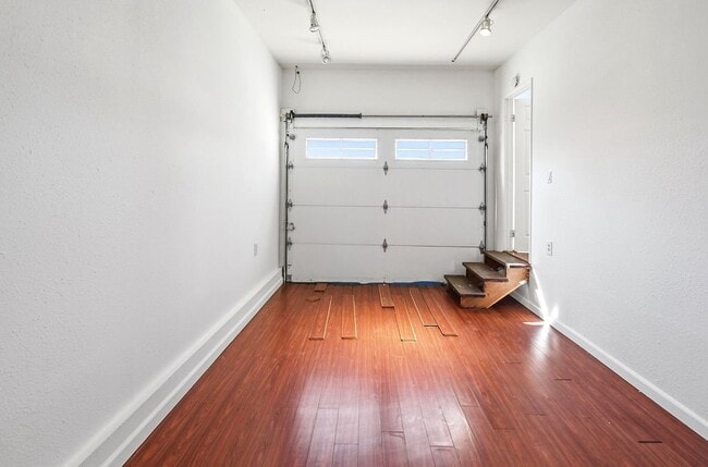 Building Photo - 5874 Zelzah Ave