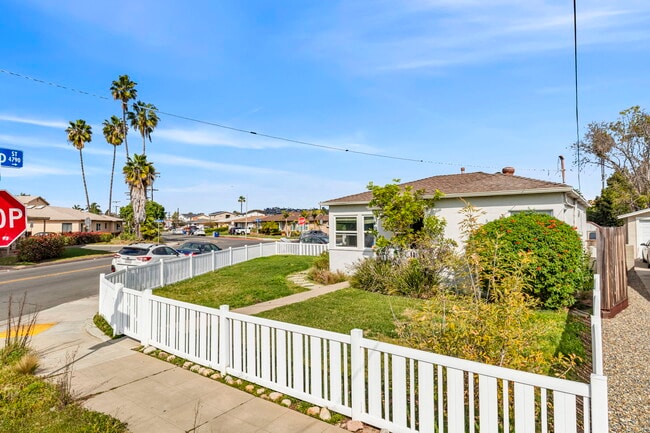 Building Photo - 4771 Choctaw Dr