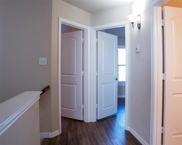 Building Photo - 4920-4922 Villas Dr