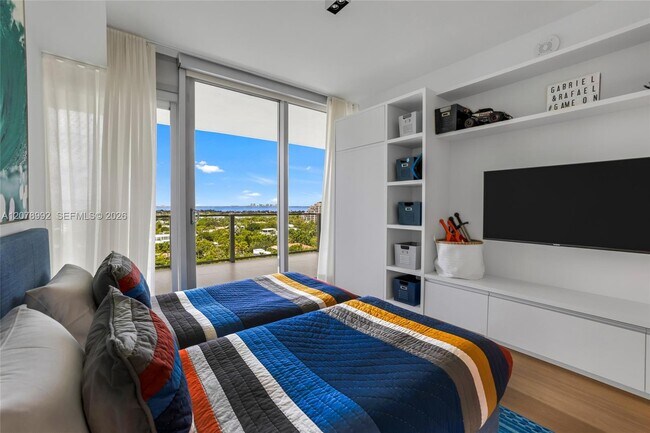 Building Photo - 360 Ocean Dr