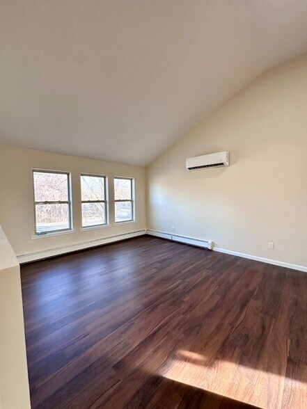 Building Photo - 1290 Islip Ave
