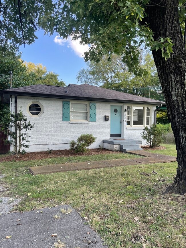 Primary Photo - 601 N 5th St