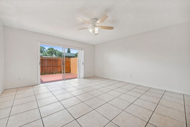 Building Photo - "Spacious 2-Bed Condo with Modern Upgrades...