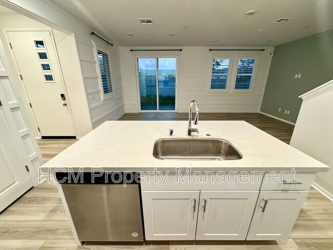 Building Photo - 1231 Brush Crk