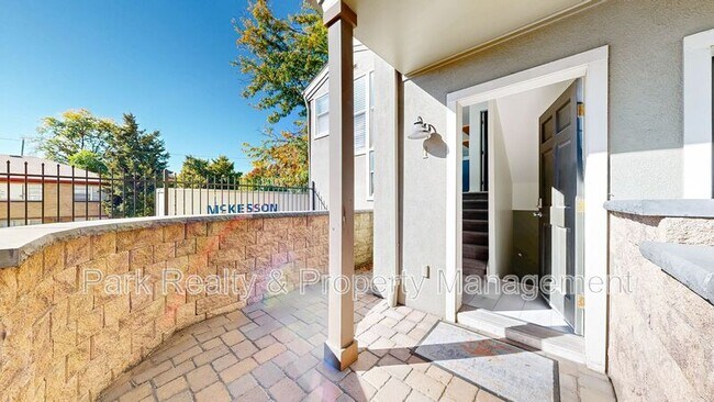 Building Photo - 1300 Garfield St