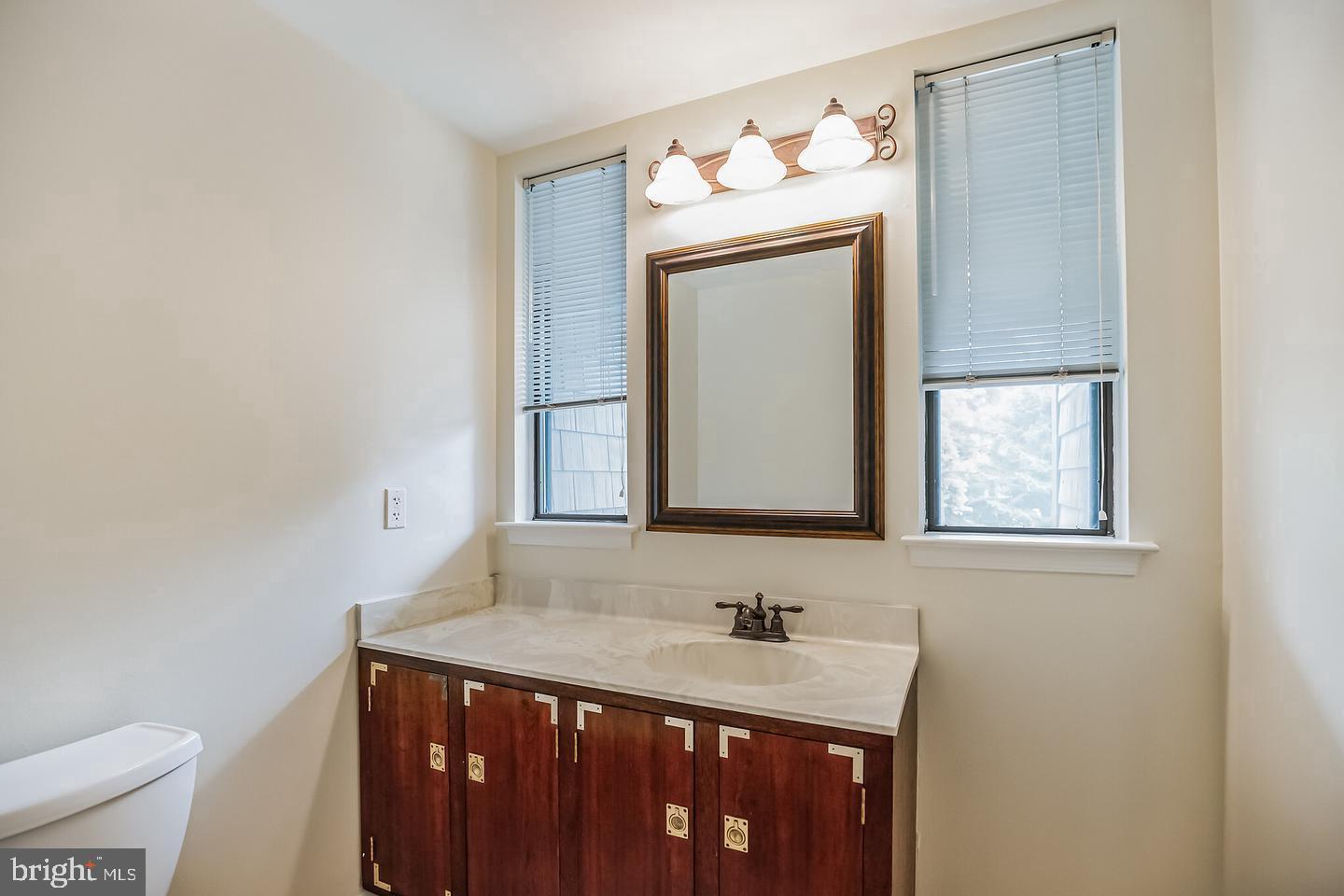 Building Photo - 127 Kings Croft