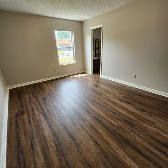 Building Photo - 2036 Merle Ln