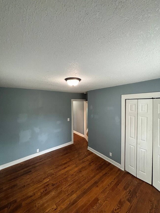 Building Photo - Alcoa Cottage!!