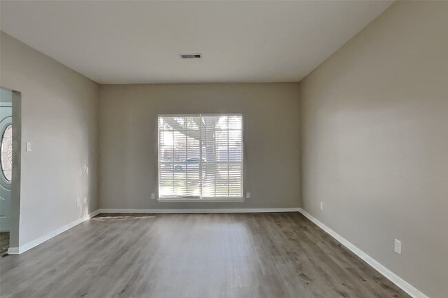 Building Photo - 21338 Wildcroft Dr