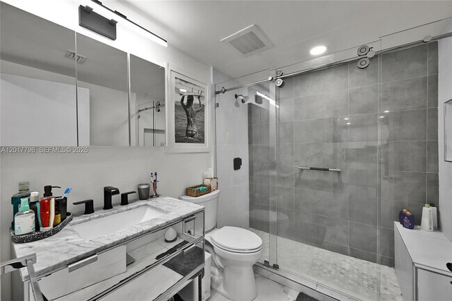 Building Photo - 2740 SW 28th Terrace