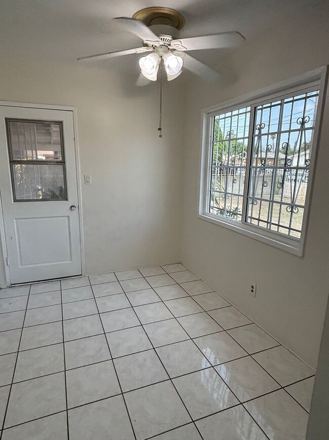 Building Photo - 2400 E 130th St