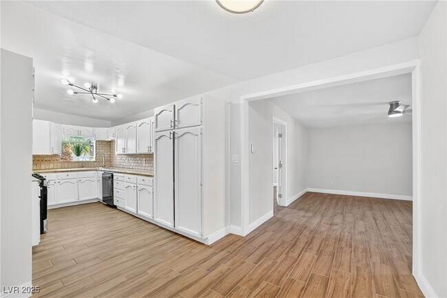 Building Photo - 3616 Chevy Chase Ave