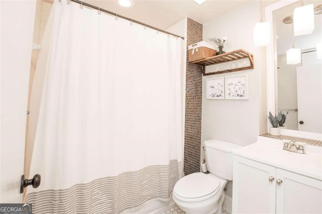 Building Photo - 952 Myrtle St NE