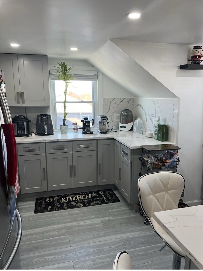 Building Photo - 28 Linden Ave