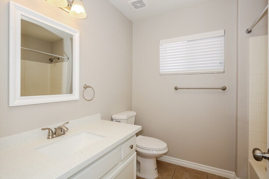 Building Photo - 3016 W La Madre Way