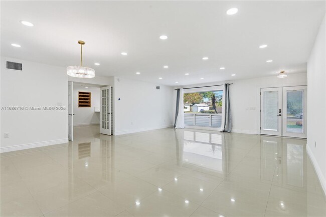 Building Photo - 1400 E Hawthorne Cir