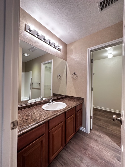 Building Photo - 5109 Graceland Dr