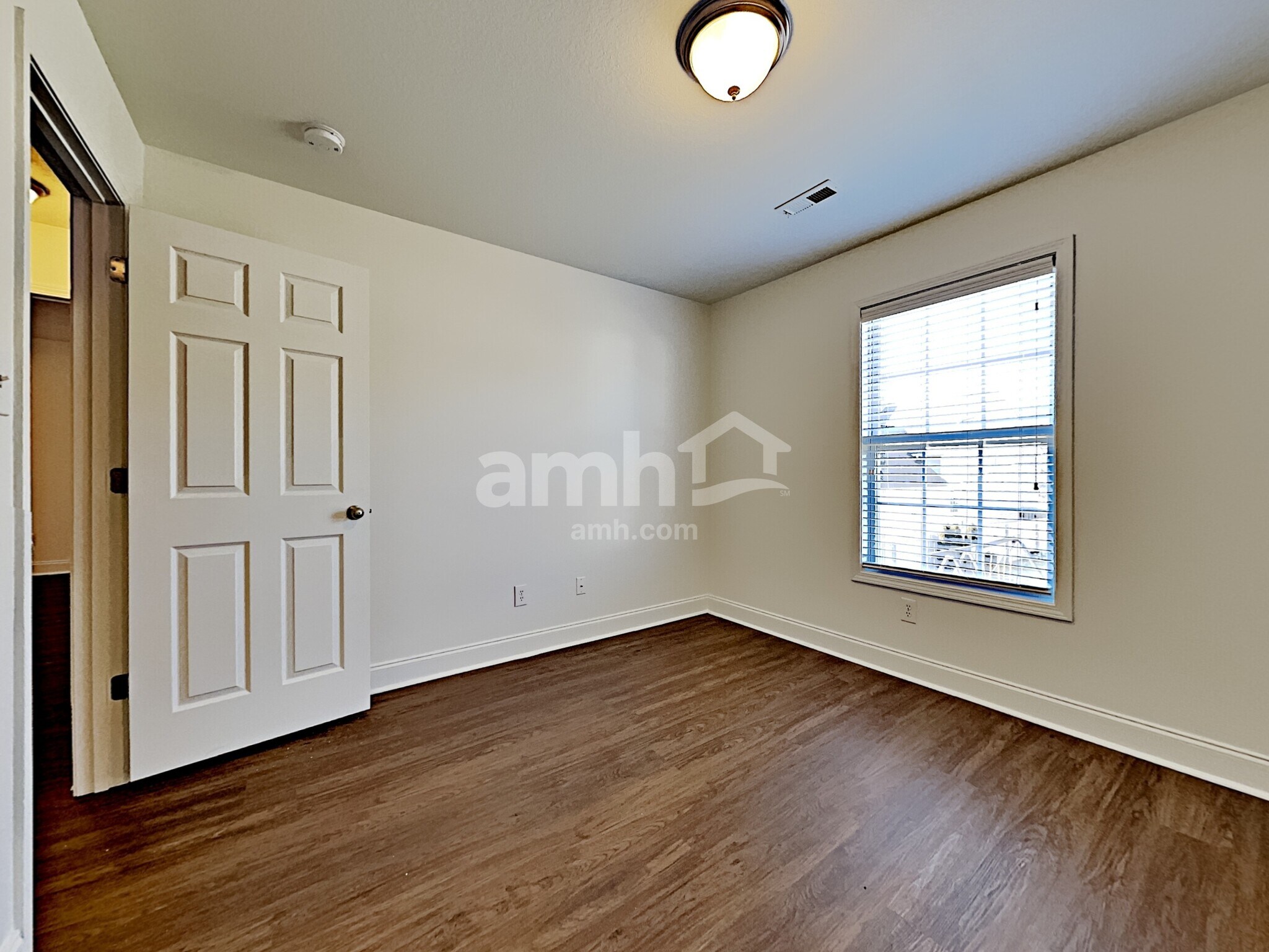 Building Photo - 3323 Grassy Pointe Ln