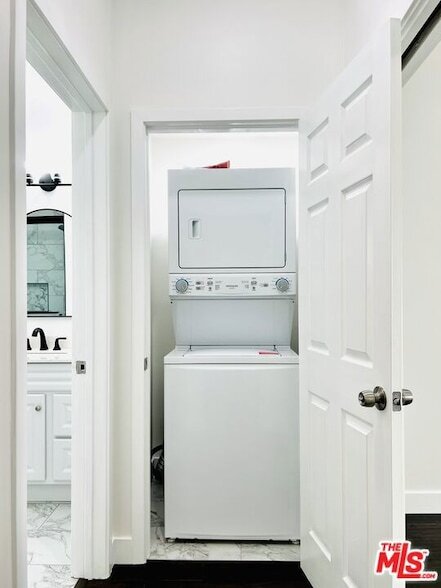 Building Photo - 10936 Hartsook St