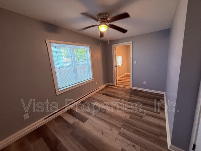 Building Photo - 538 University Ave