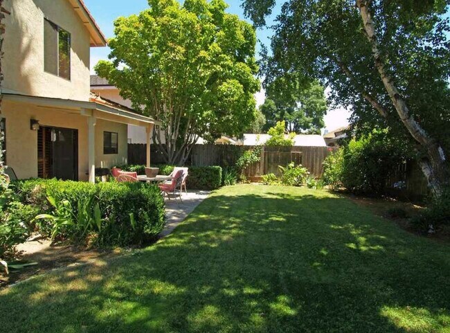 Building Photo - 2524 Garlandwood Dr
