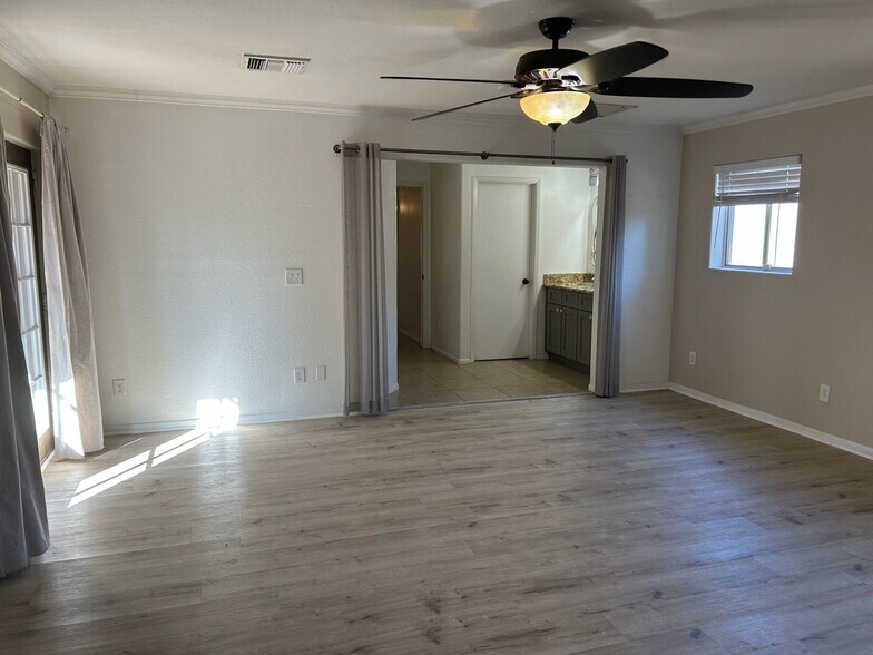 Building Photo - 2933 W Muriel Dr
