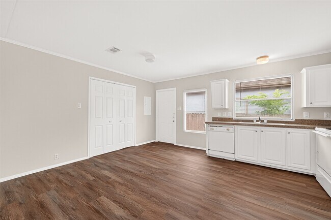 Building Photo - 11918 Greensbrook Forest Dr