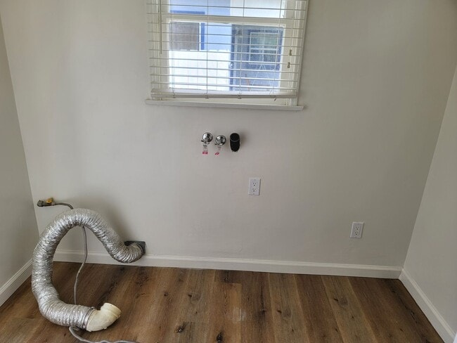 Building Photo - 422 N Shaffer St