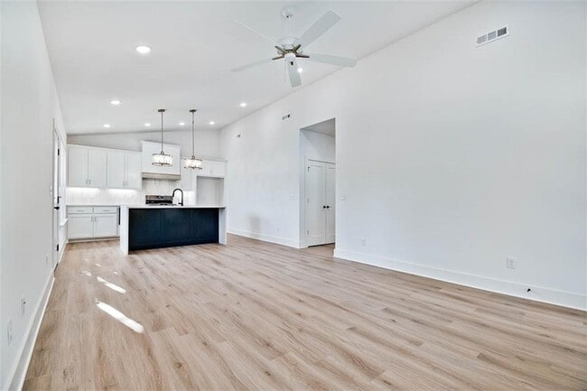 Building Photo - 66 Dirleton Dr