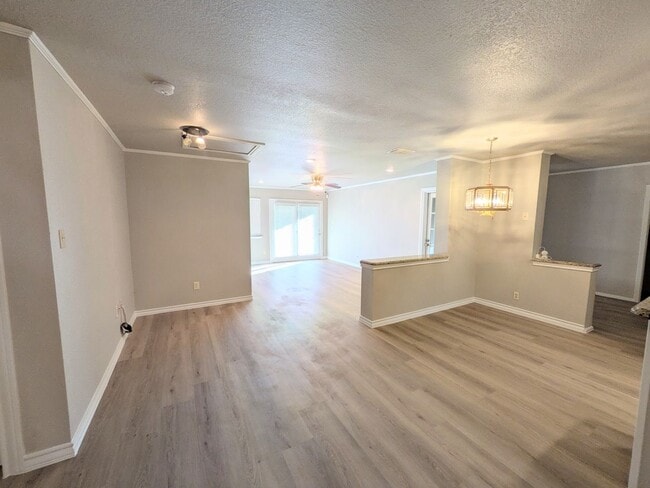 Building Photo - 6618 Cloverbend St