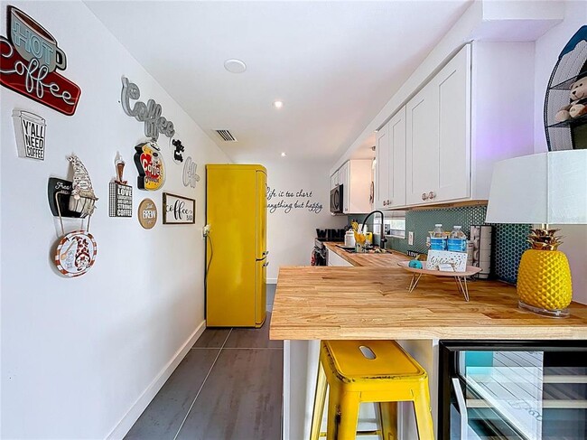 Building Photo - 304 29th St