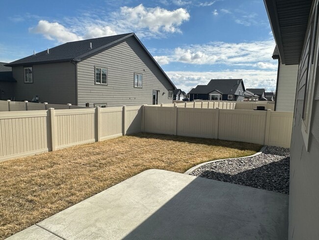 Building Photo - 3 Bedroom 2 Bath home on the west end!