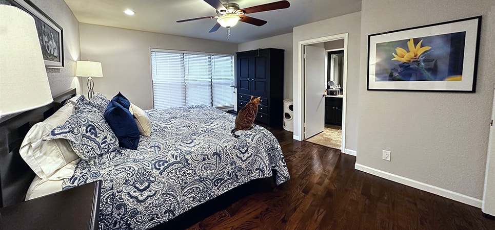 This large room can easily hold a kinf size bed (bed in photo is a queen) - 8710 Park Ln