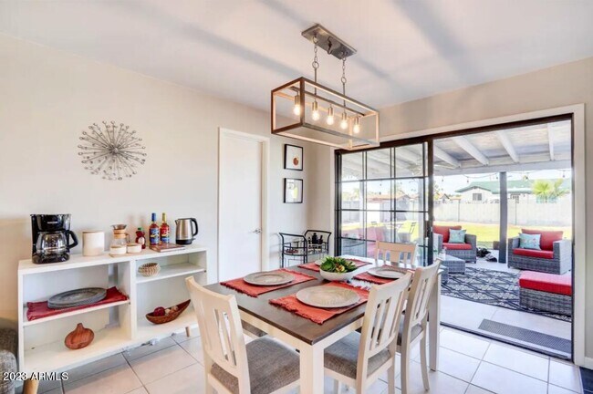 Building Photo - 1648 W Grovers Ave