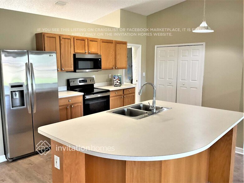 Building Photo - 1712 Laramie Cir