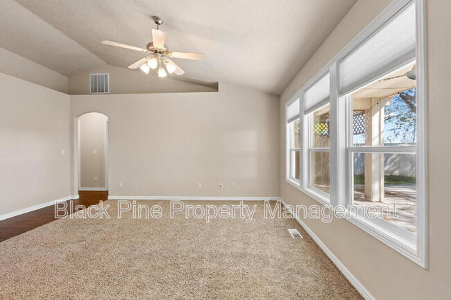 Building Photo - 4017 E Winterberry Dr