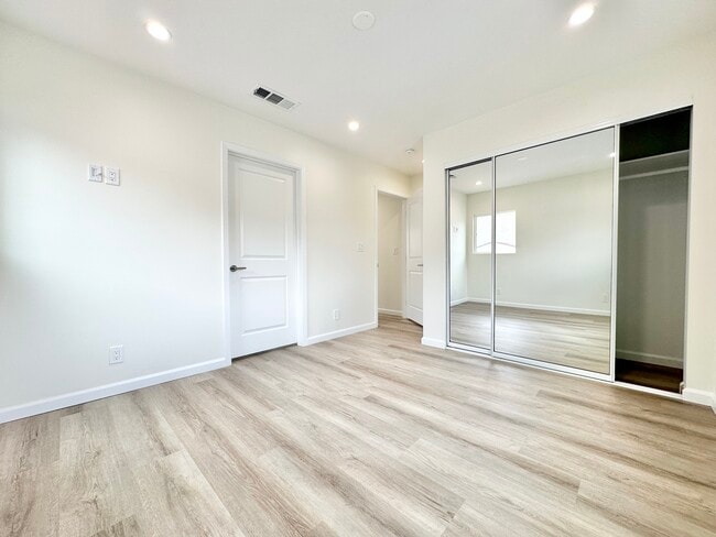 Building Photo - 1449 Livonia Ave