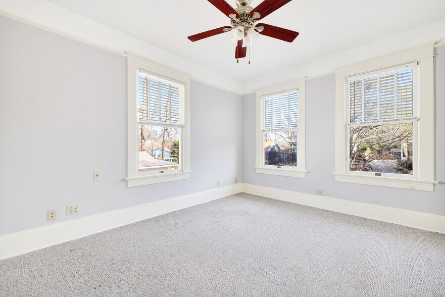 Building Photo - 300 Oxford Pl NE