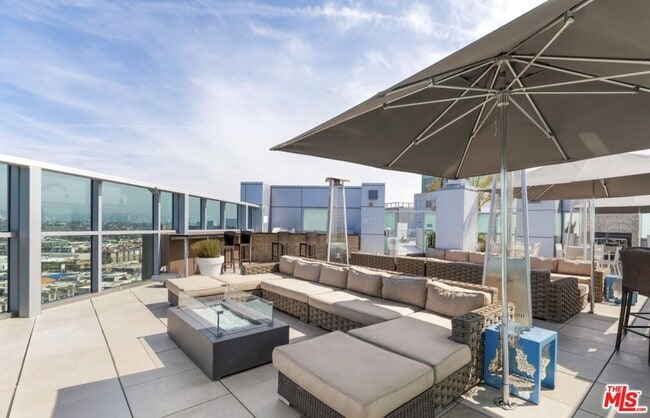 Building Photo - 13700 Marina Pointe Dr