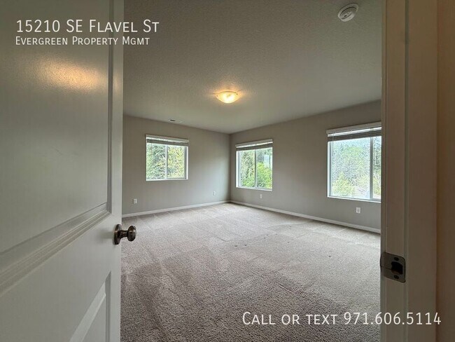 Building Photo - 15210 SE Flavel St