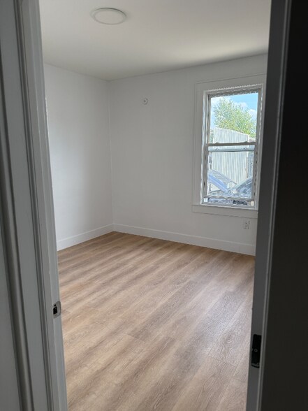 Building Photo - 732 Pennington St