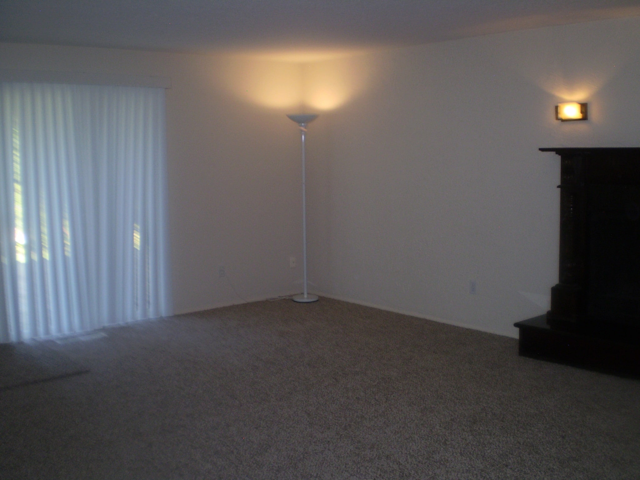 Living Room, facing yard - 11350 SW Ironwood Loop