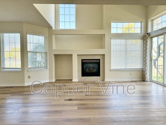 Building Photo - 930 Button Rock Dr