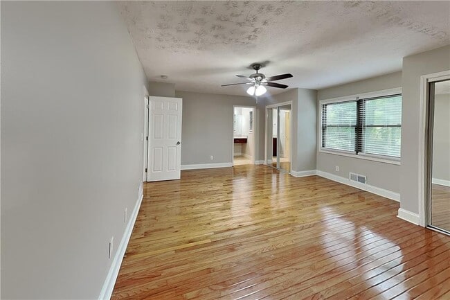 Building Photo - 464 Ridgemont Dr