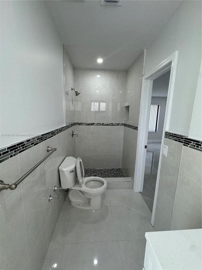 Building Photo - 10055 SW 135th St