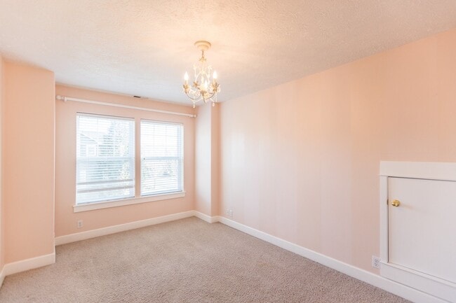 Building Photo - 4527 SE Antelope Hills