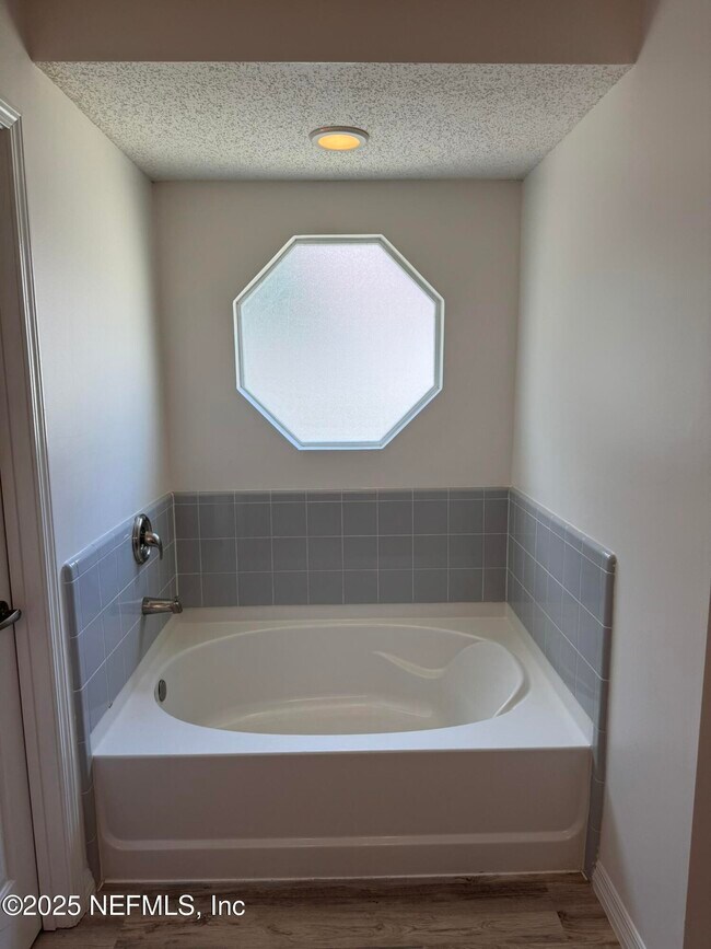 Building Photo - 96676 Commodore Point Dr