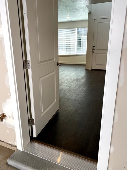 Building Photo - 424 W 40 S