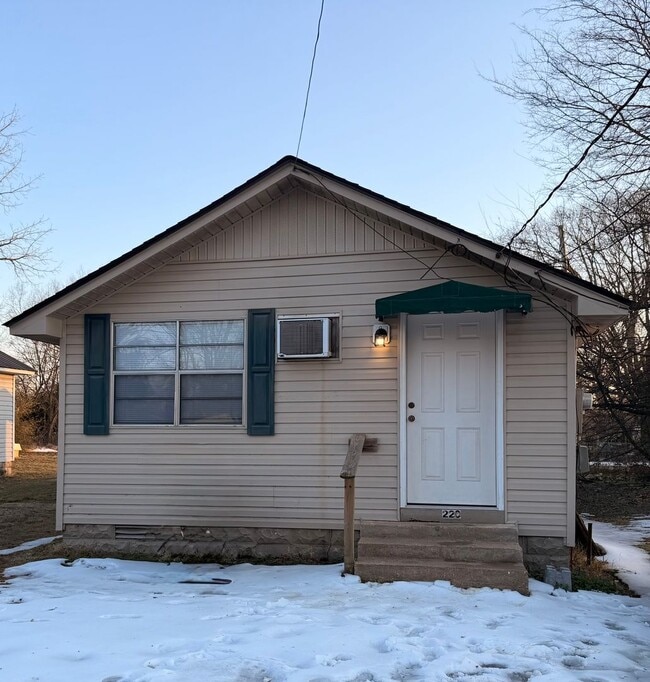 Building Photo - 220-226 East J St