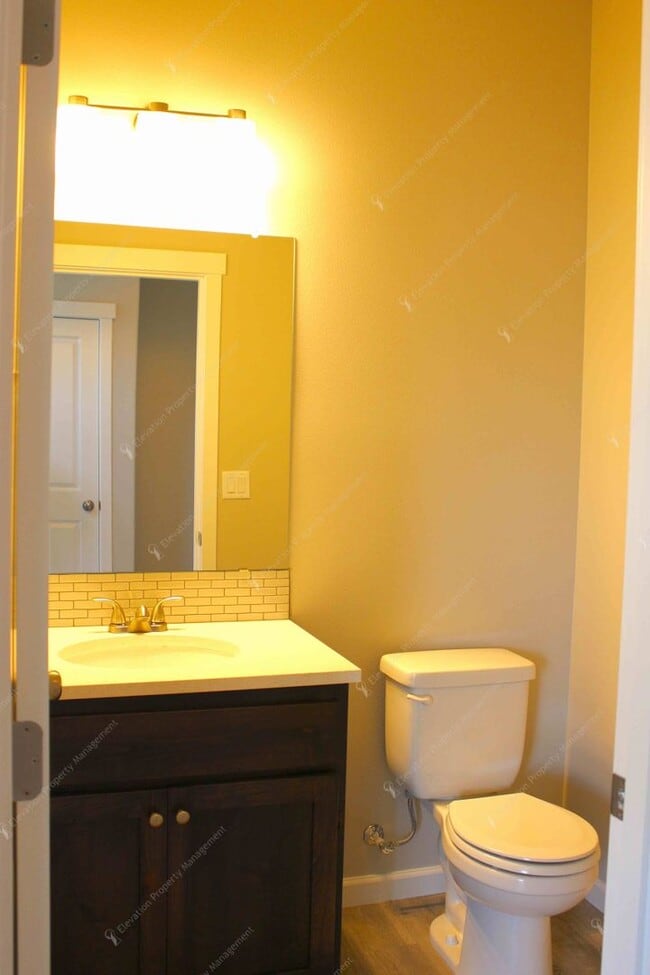 Building Photo - 3 BR home in Northwest Redmond w/ Mountain Views